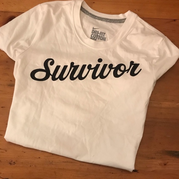 👟RARE NIKE DRI FIT LIVESTRONG Tee - Picture 4 of 8